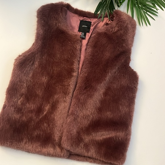 Forever 21 pink open front faux fur vest size medium - Picture 3 of 11